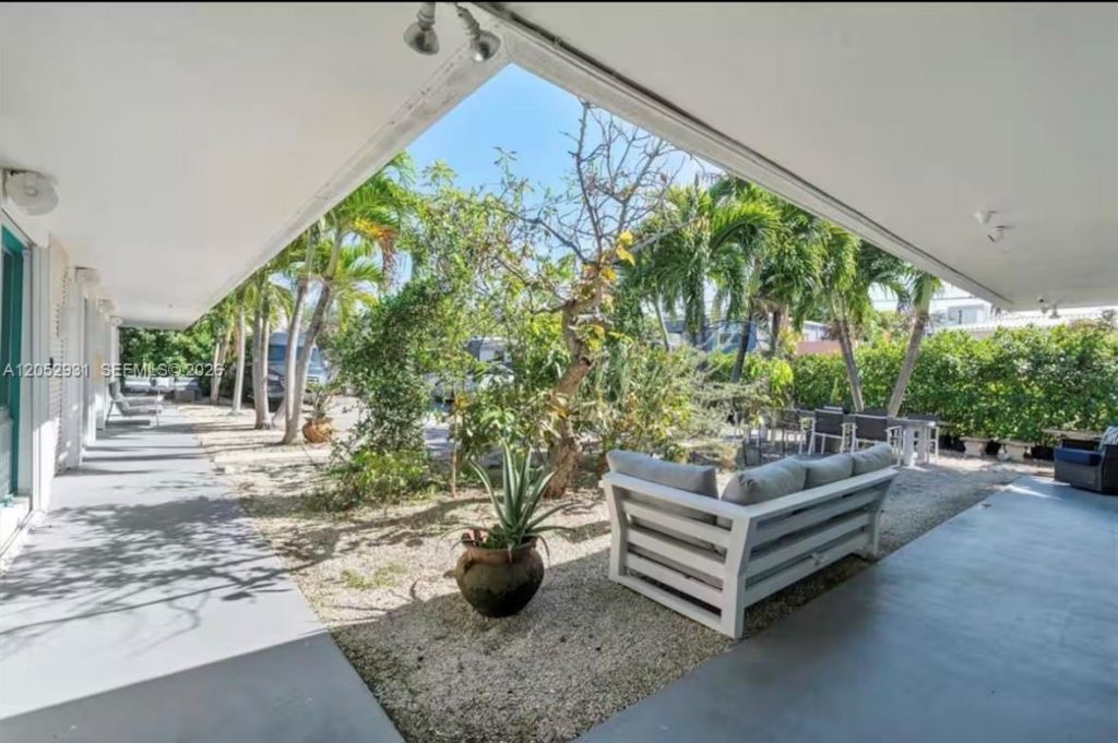 333 Palm St , Hollywood, FL 33019 Photo