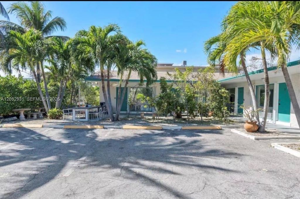 333 Palm St , Hollywood, FL 33019 Photo