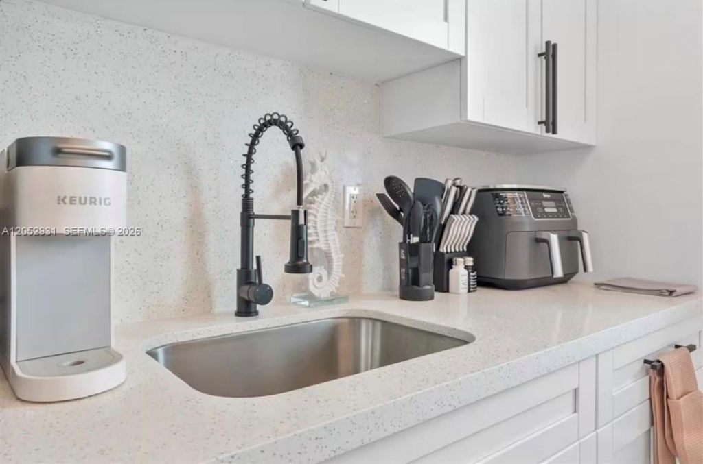 333 Palm St , Hollywood, FL 33019 Photo