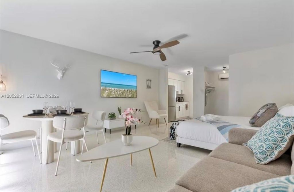 333 Palm St , Hollywood, FL 33019 Photo