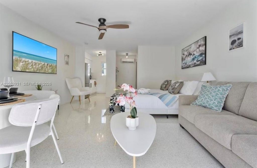 333 Palm St , Hollywood, FL 33019 Photo