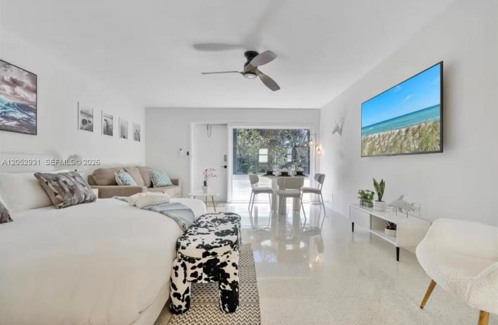333 Palm St , Hollywood, FL 33019 Photo