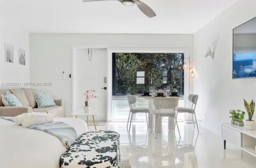 333 Palm St , Hollywood, FL 33019 Photo