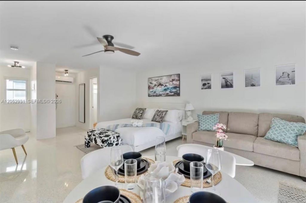 333 Palm St , Hollywood, FL 33019 Photo