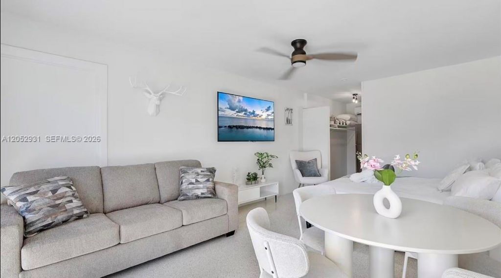 333 Palm St , Hollywood, FL 33019 Photo