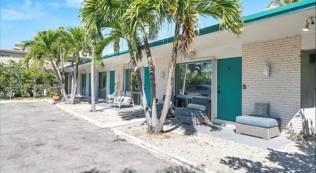 333 Palm St , Hollywood, FL 33019 Photo