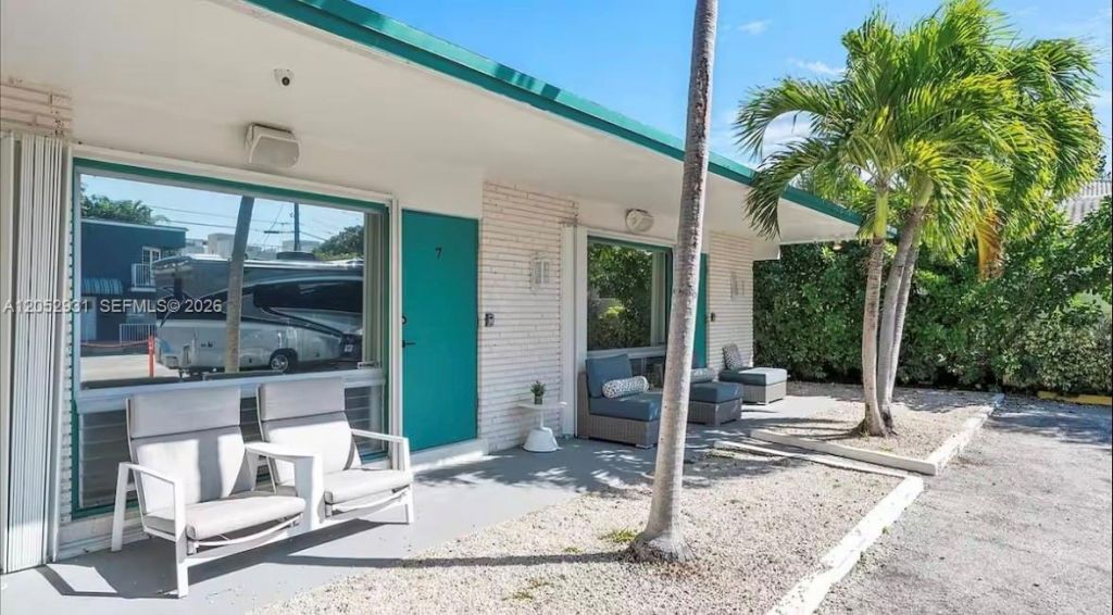333 Palm St , Hollywood, FL 33019 Photo