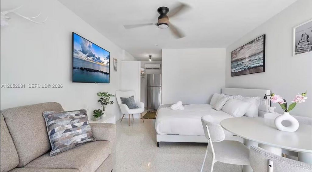 333 Palm St , Hollywood, FL 33019 Photo
