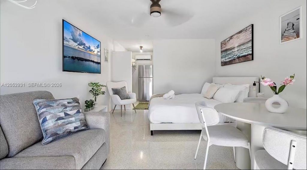 333 Palm St , Hollywood, FL 33019 Photo