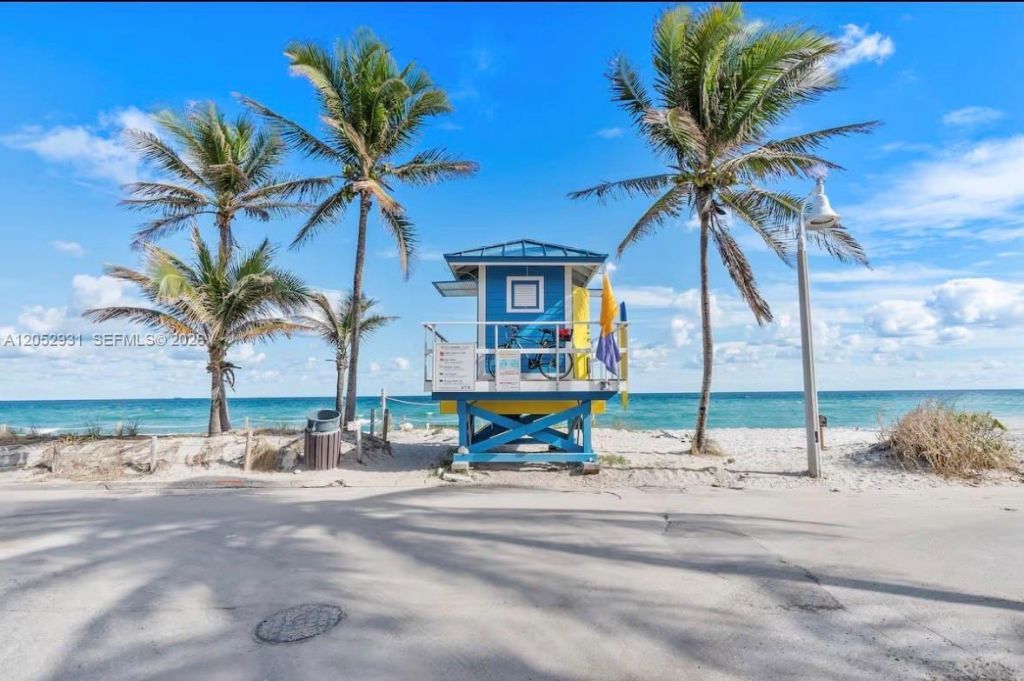 333 Palm St , Hollywood, FL 33019 Photo