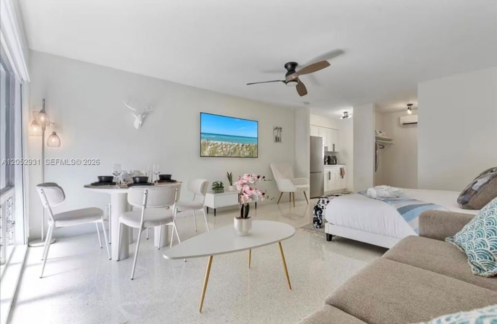 333 Palm St , Hollywood, FL 33019 Photo
