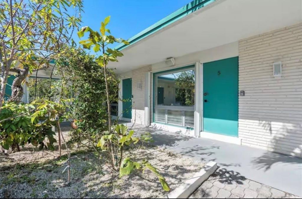 333 Palm St , Hollywood, FL 33019 Photo
