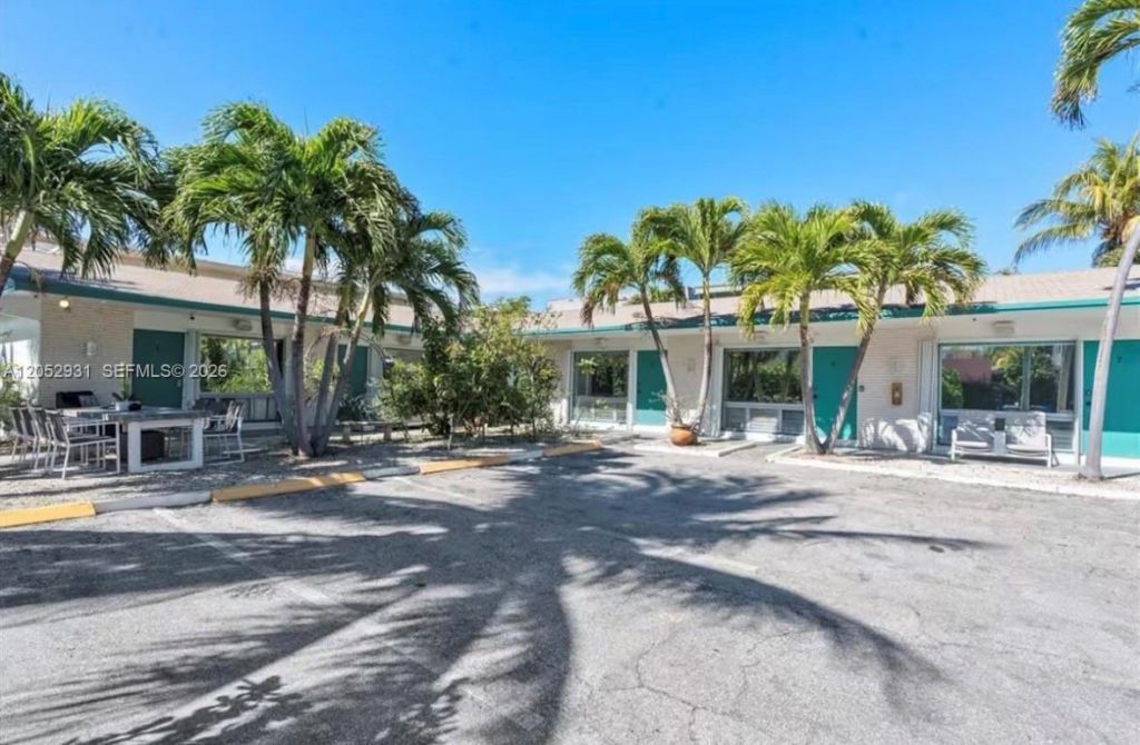 333 Palm St , Hollywood, FL 33019 Photo