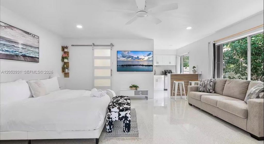 333 Palm St , Hollywood, FL 33019 Photo