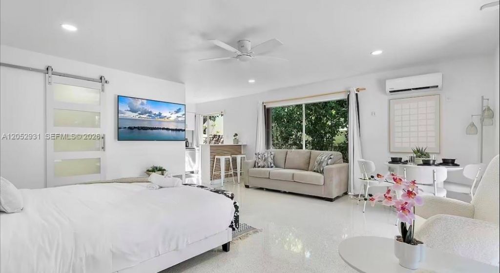 333 Palm St , Hollywood, FL 33019 Photo