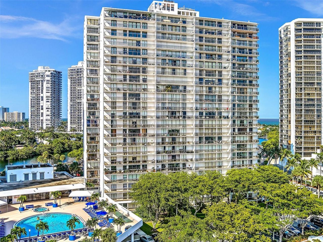 3731 N Country Club Dr, Unit PH-24, Aventura, FL 33180 Photo
