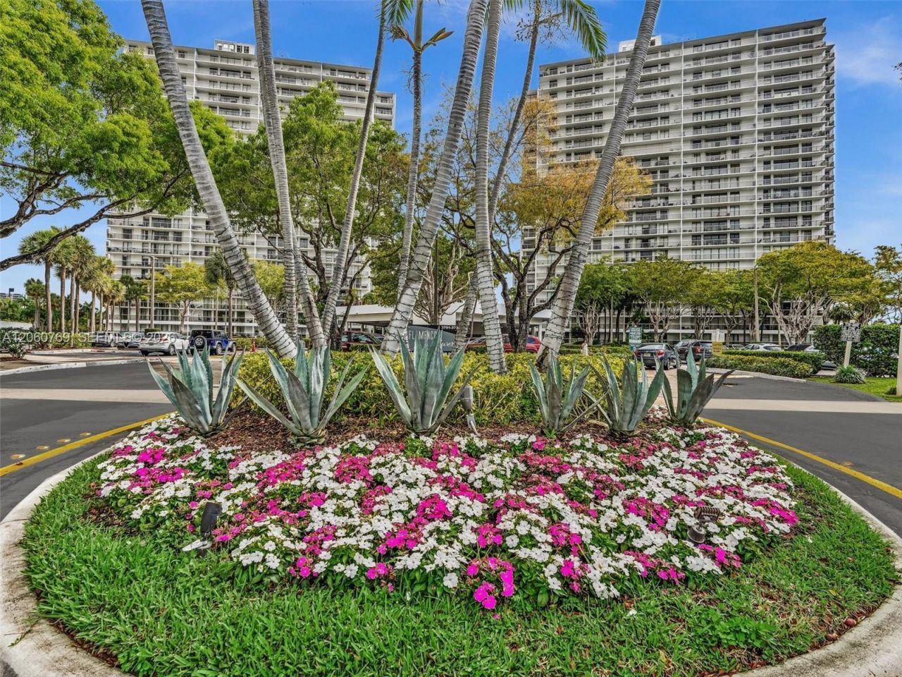 3731 N Country Club Dr, Unit PH-24, Aventura, FL 33180 Photo