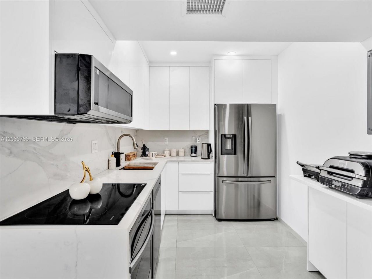 3731 N Country Club Dr, Unit PH-24, Aventura, FL 33180 Photo