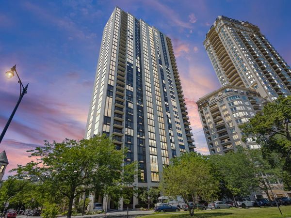 2500 N Lakeview Avenue, Unit 3101, Chicago, IL 60614