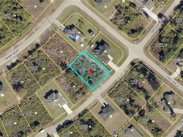 943 Gregory ST E, LEHIGH ACRES, FL 33974