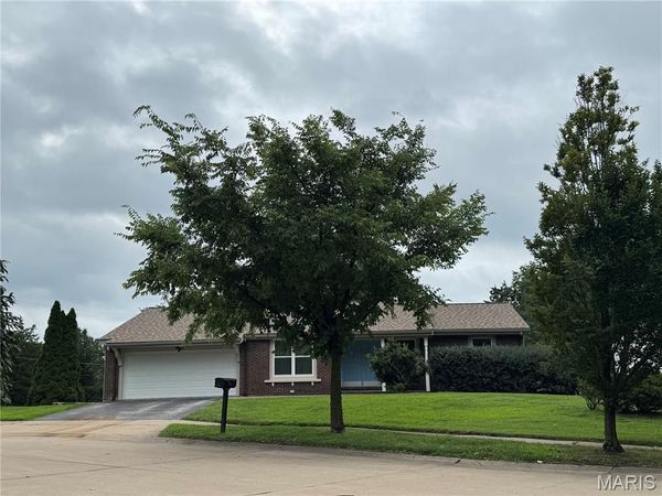 50 White Plains Drive , Chesterfield, MO 63017