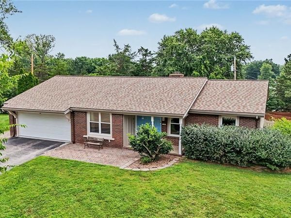 50 White Plains Drive, Chesterfield, MO 63017