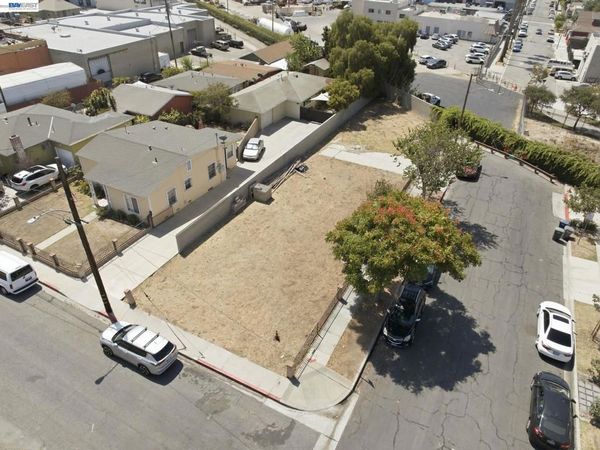 1100 E 23rd St, Signal Hill, CA 90755