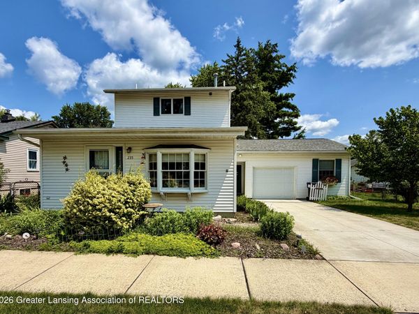 235 S Benjamin Street, Fowlerville, MI 48836