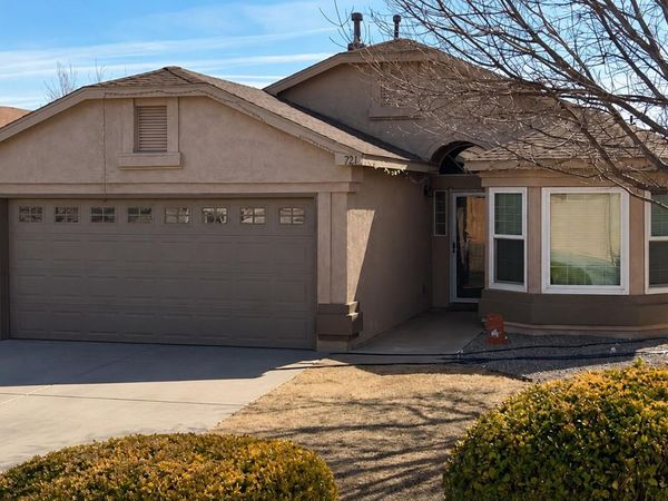 724 Autumn Meadows Drive NE, Rio Rancho, NM 87144