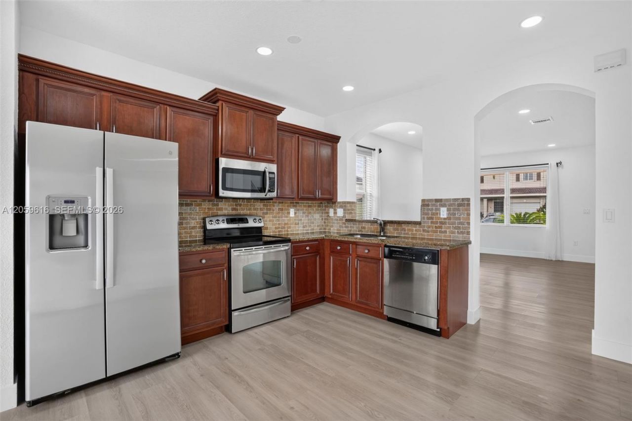 8961 SW 215th Ter, Cutler Bay, FL 33189 Photo