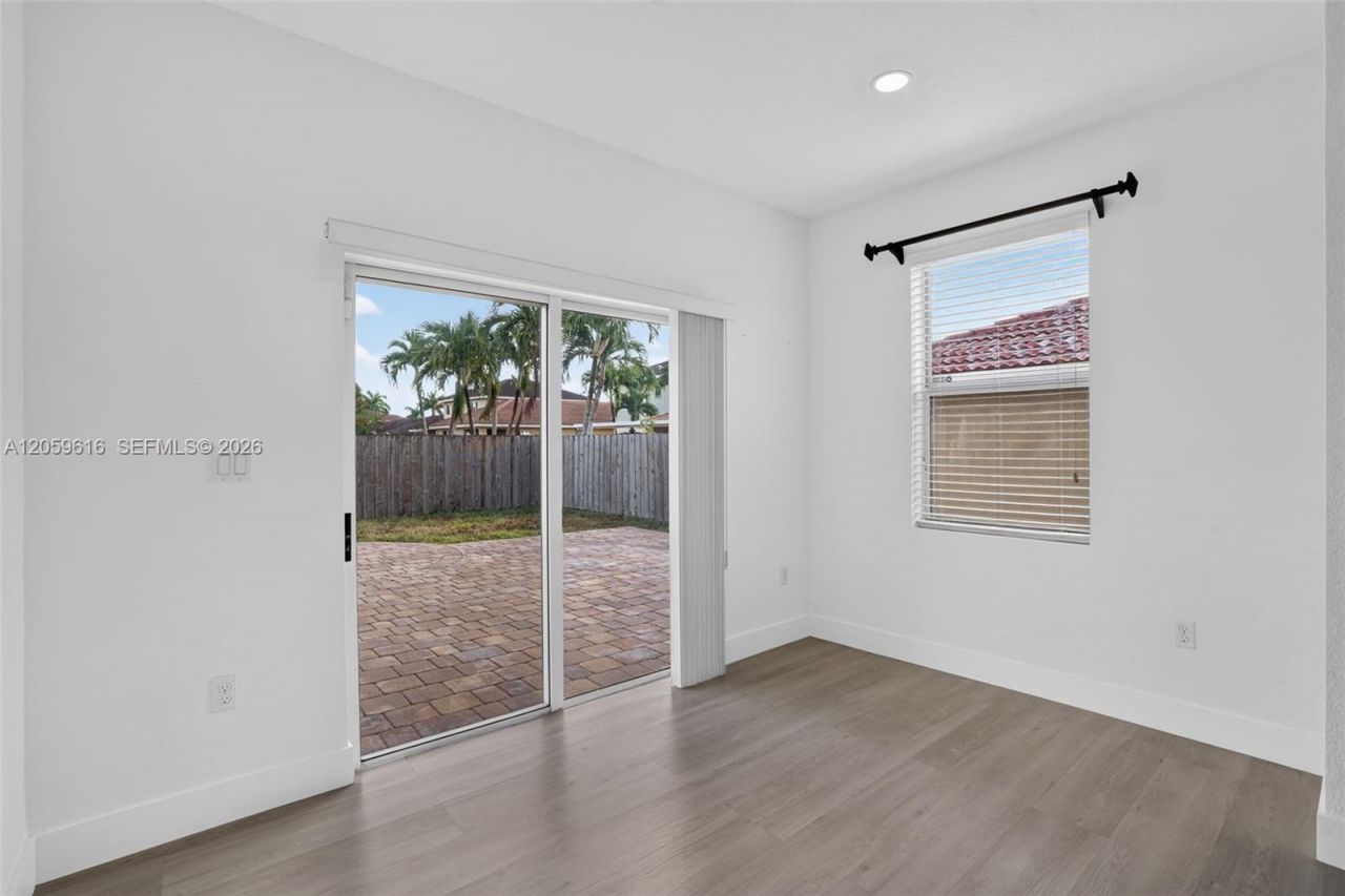8961 SW 215th Ter, Cutler Bay, FL 33189 Photo