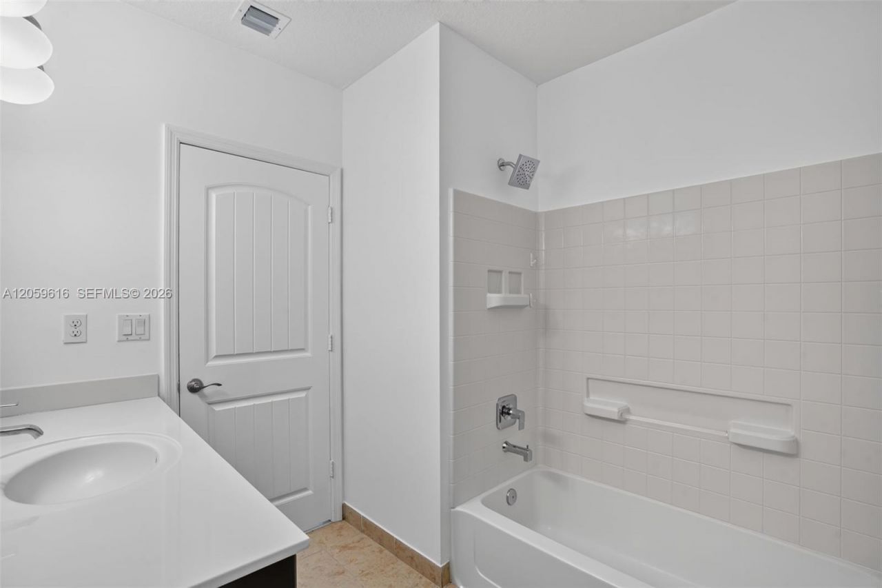 8961 SW 215th Ter, Cutler Bay, FL 33189 Photo
