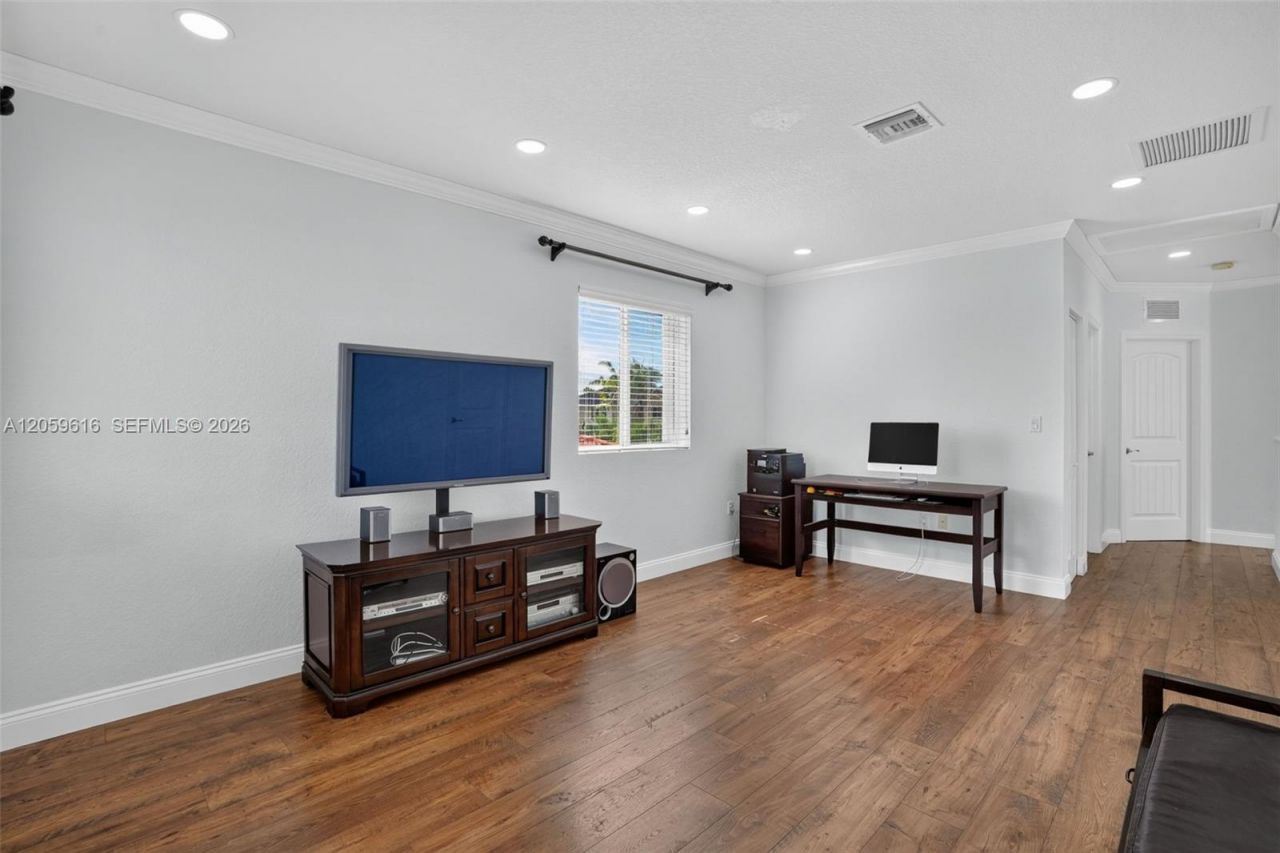 8961 SW 215th Ter, Cutler Bay, FL 33189 Photo
