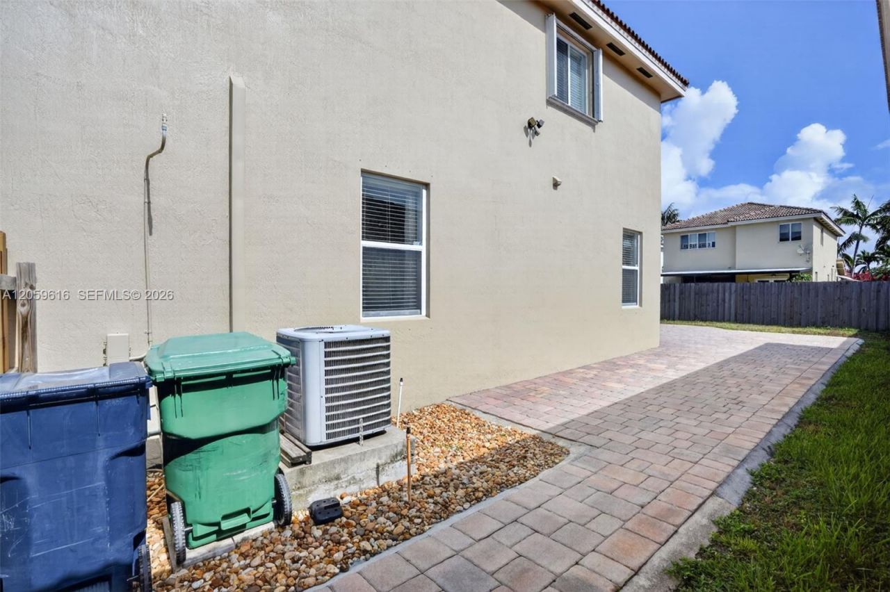 8961 SW 215th Ter, Cutler Bay, FL 33189 Photo