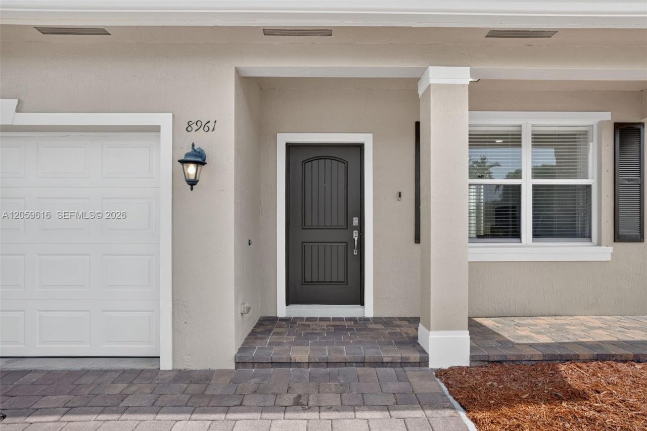 8961 SW 215th Ter, Cutler Bay, FL 33189 Photo