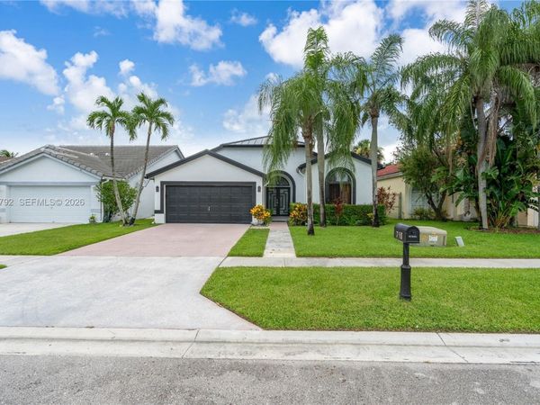 758 Lake Wellington Dr, Wellington, FL 33414