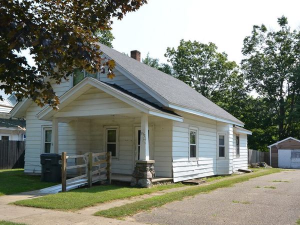 212 N Brown Street, Paw Paw, MI 49079