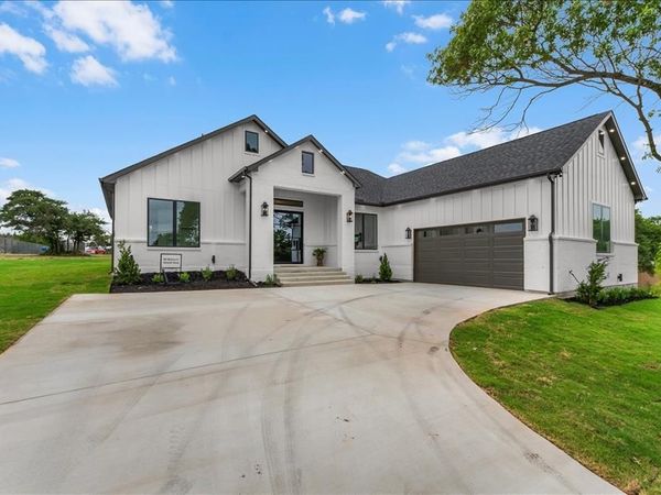 106 McClure Court, Hudson Oaks, TX 76087