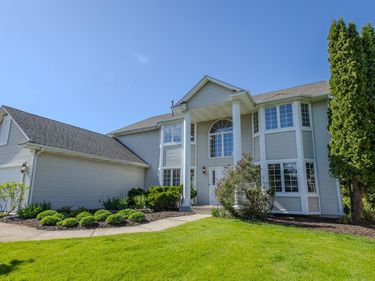 16210 39th Place N, Plymouth, MN 55446