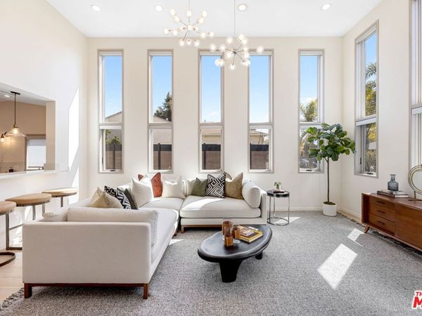 3910 Berryman Avenue, Los Angeles, CA 90066