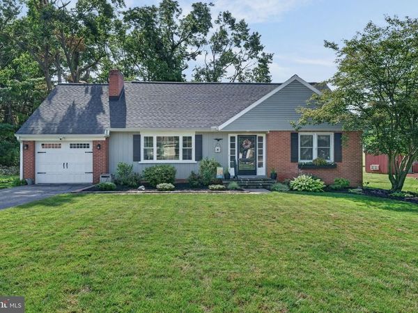1426 HOLLYWOOD DRIVE, LANCASTER, PA 17601