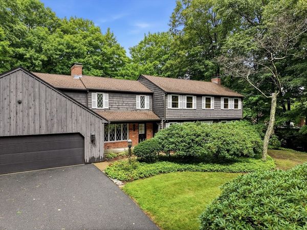 3 Hilltop Dr, Wilbraham, MA 01095