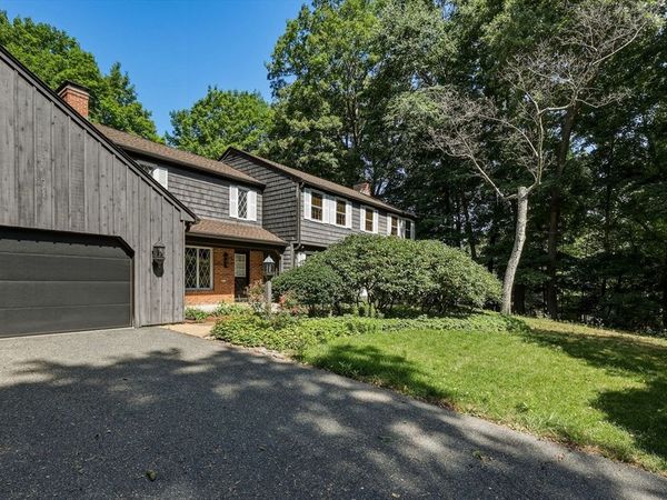 3 Hilltop Dr, Wilbraham, MA 01095