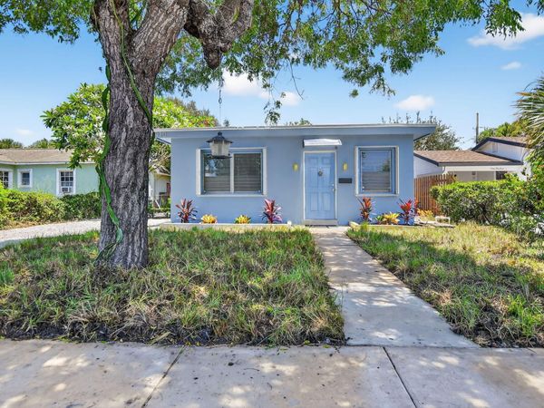 910 SE 3RD Street, Boynton Beach, FL 33435