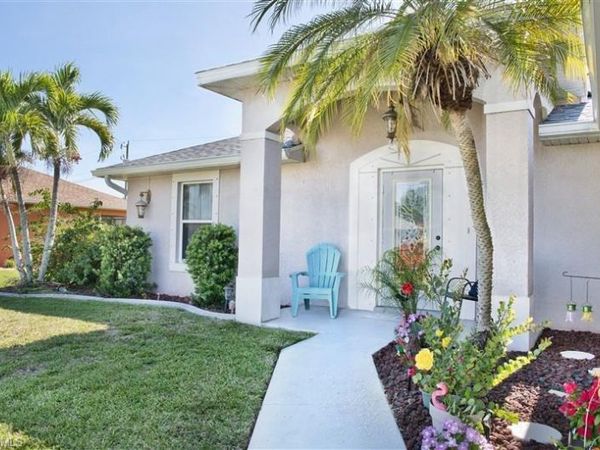 818 SW 11th AVE , CAPE CORAL, FL 33991