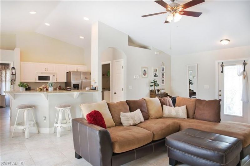 818 SW 11th Ave , Cape Coral, FL 33991 Photo