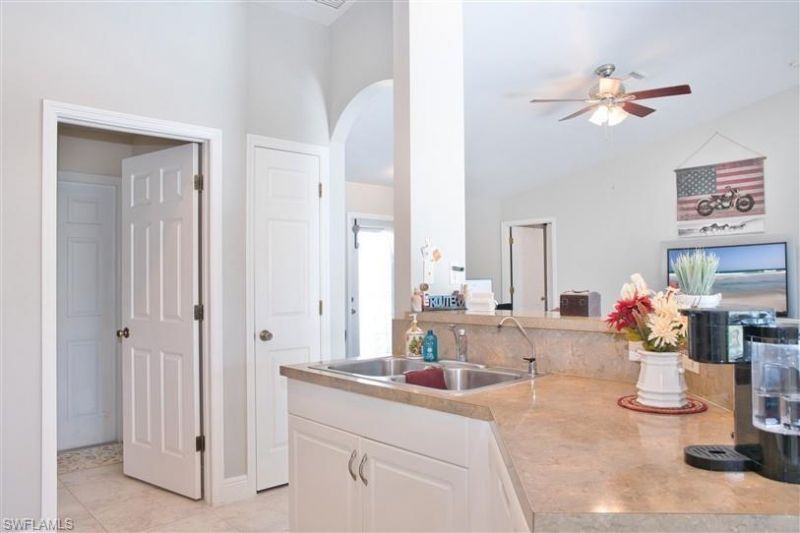 818 SW 11th Ave , Cape Coral, FL 33991 Photo