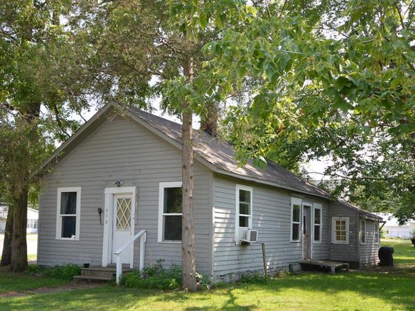 410 N Lagrave Street, Paw Paw, MI 49079