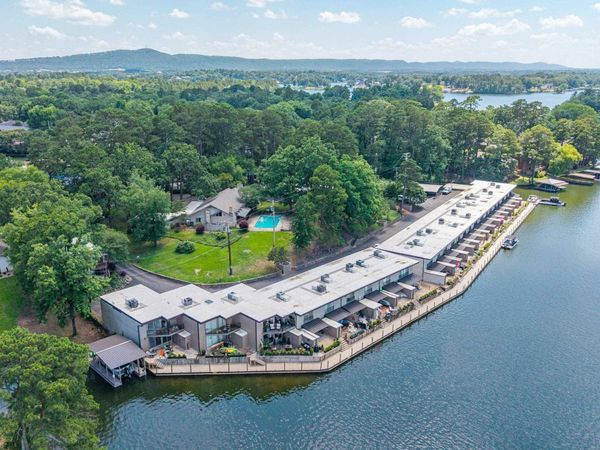 220 Sunset Bay Rd, Hot Springs, AR 71913