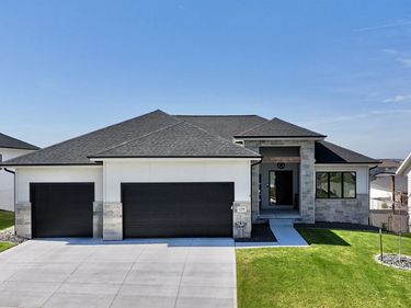 12368 Windsor Drive, Papillion, NE 68046
